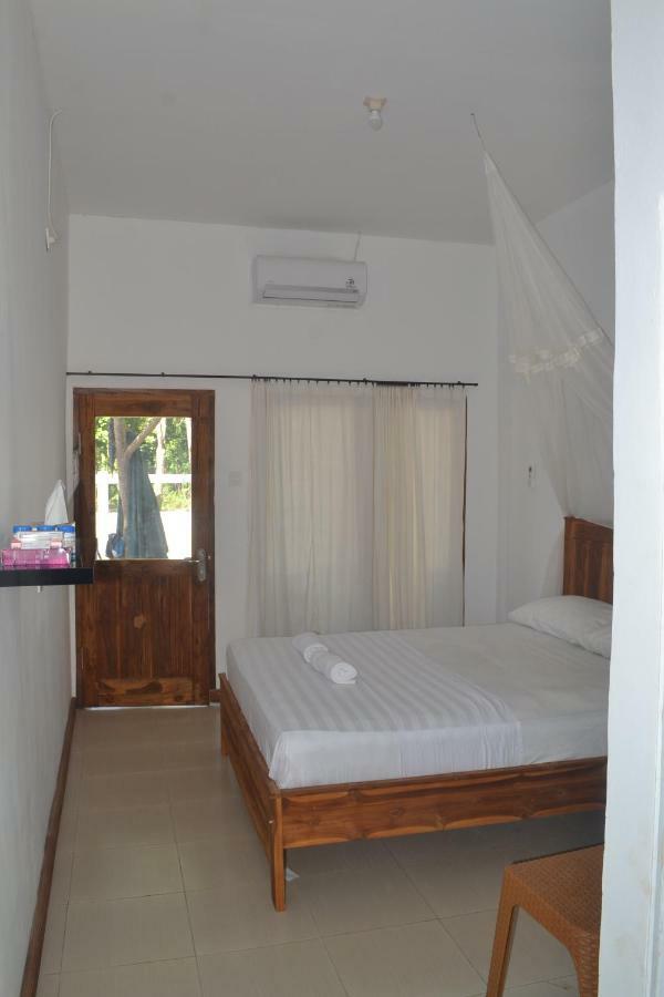Kondo Villa Labuhan Pandan Exterior photo
